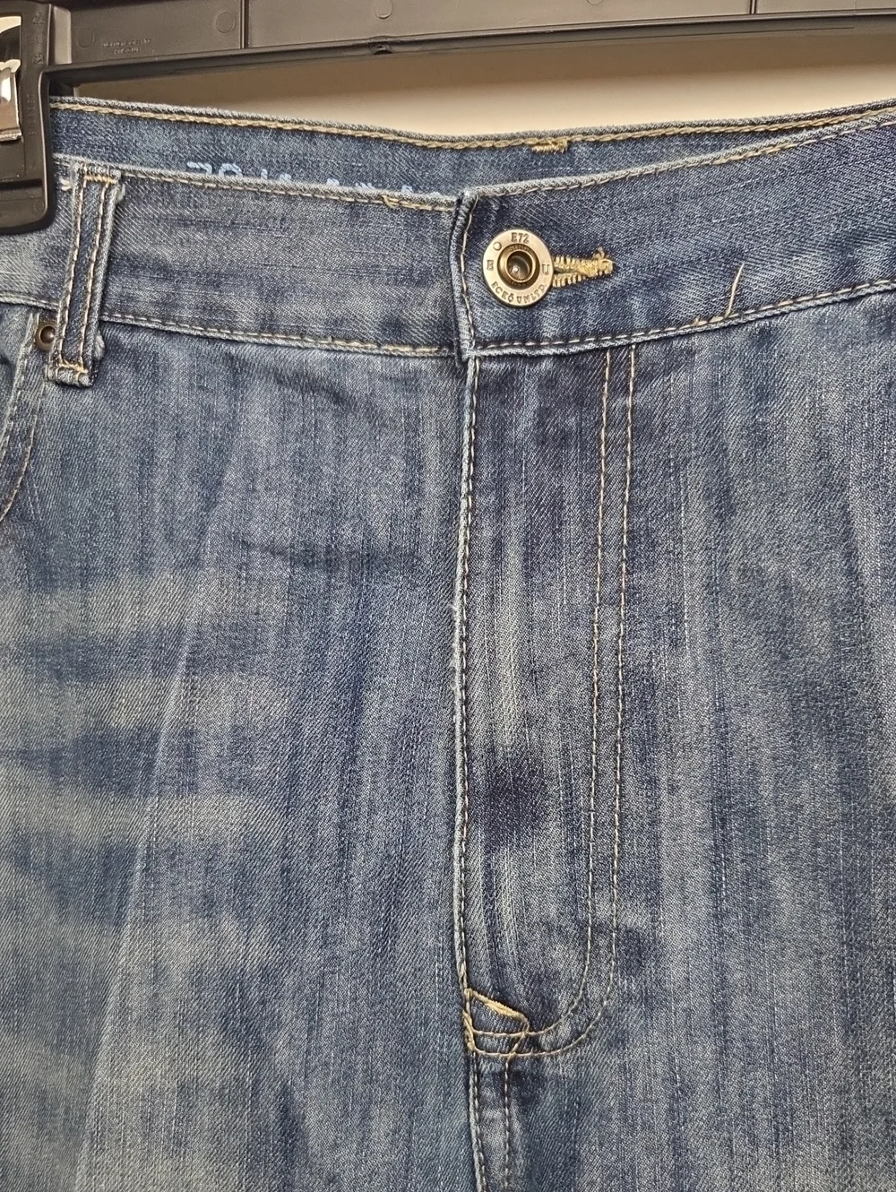Ecko 72+ Unlimited Men's Size 42 X 15 Y2K Baggy Lightwash Denim Jean Shorts